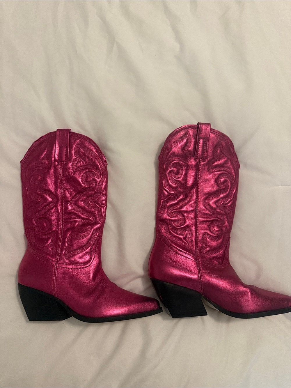 Never worn- Steve Madden Metallic Fuchsia Western Cowboy Boots